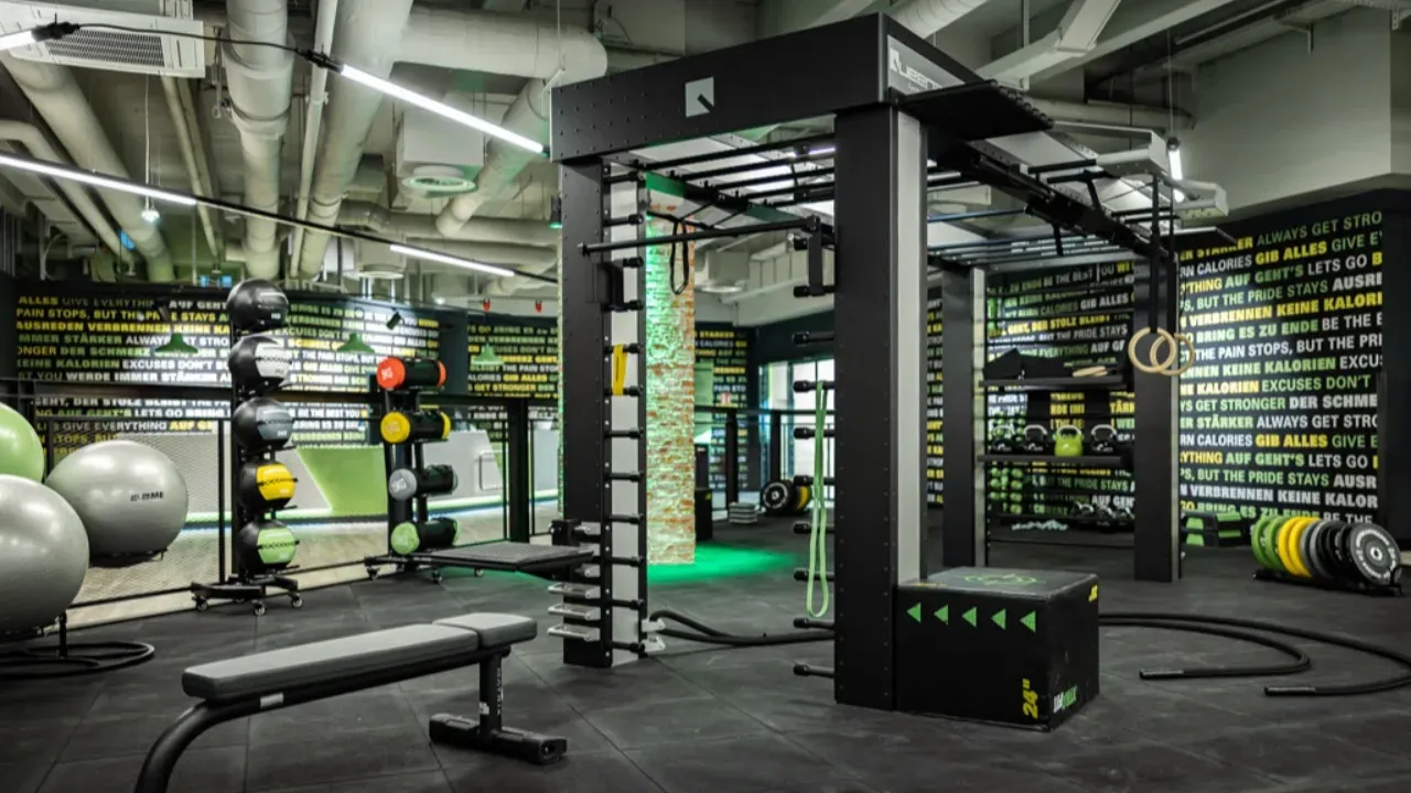 Queenax installation – Hamburg, Germany