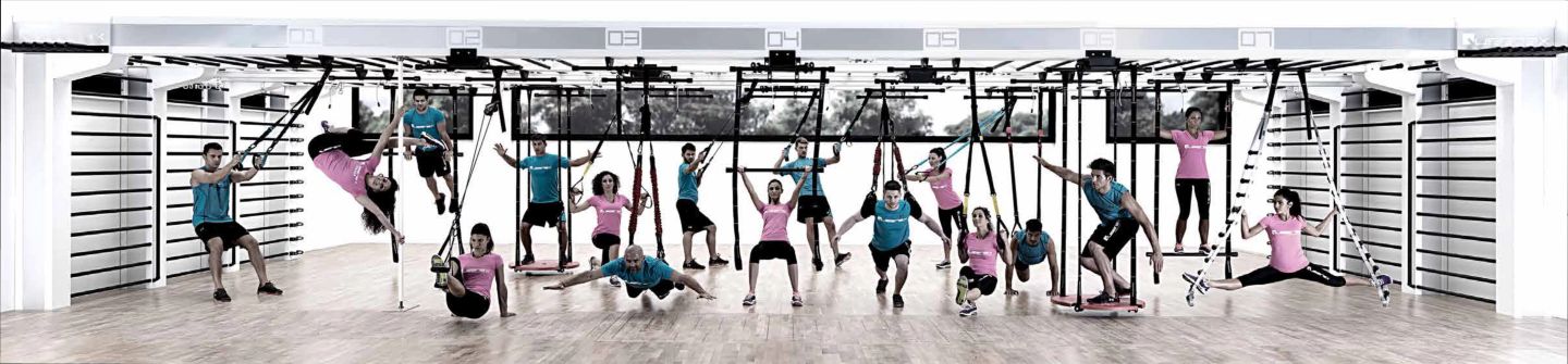 Queenax modular training structure in a club with people training